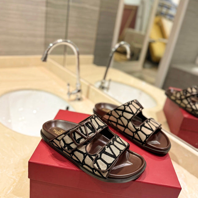 VALENTINO 26S VELCRO SANDALS IN BROWN LEATHER AND BEIGE JACQUARD FABRIC WITH HARDWARE
