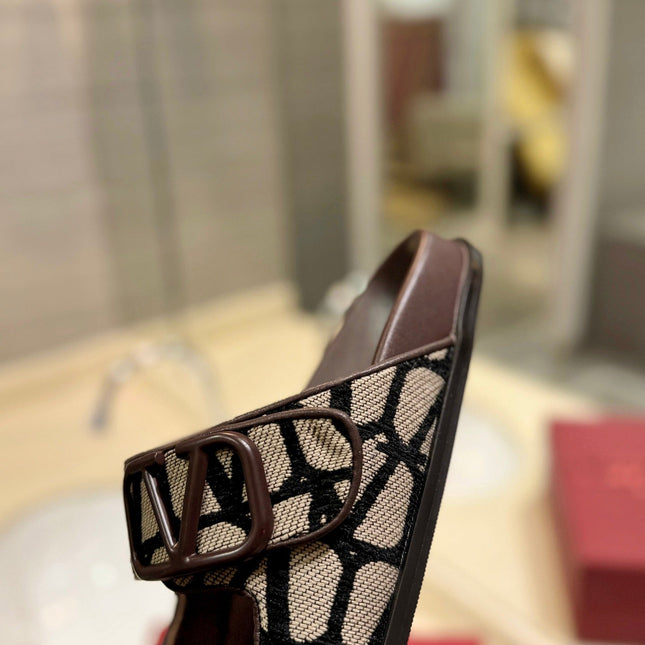 VALENTINO 26S VELCRO SANDALS IN BROWN LEATHER AND BEIGE JACQUARD FABRIC WITH HARDWARE