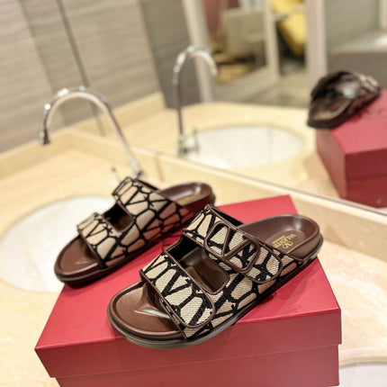 VALENTINO 26S VELCRO SANDALS IN BROWN LEATHER AND BEIGE JACQUARD FABRIC WITH HARDWARE