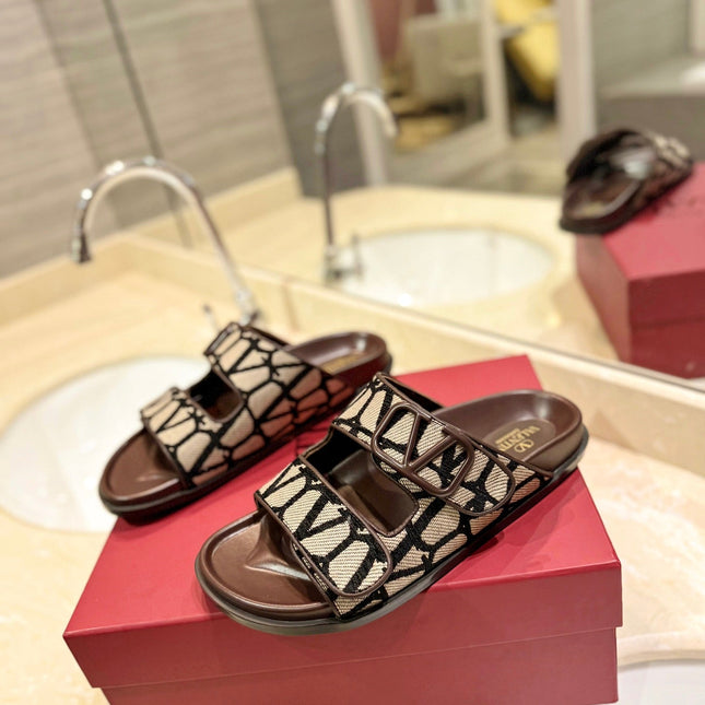 VALENTINO 26S VELCRO SANDALS IN BROWN LEATHER AND BEIGE JACQUARD FABRIC WITH HARDWARE