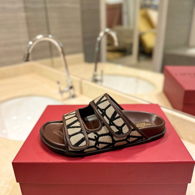 VALENTINO 26S VELCRO SANDALS IN BROWN LEATHER AND BEIGE JACQUARD FABRIC