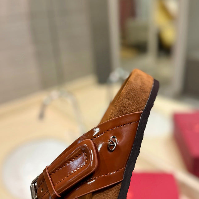VALENTINO 26S CROSS STRAP SANDALS IN BROWN GLOSSY LEATHER AND SUEDE