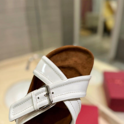 VALENTINO 26S CROSS STRAP SANDALS IN WHITE GLOSSY LEATHER MIX BROWN SUEDE
