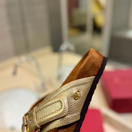 VALENTINO 26S CROSS STRAP SANDALS IN GOLD GRAINED LEATHER MIX BROWN SUEDE