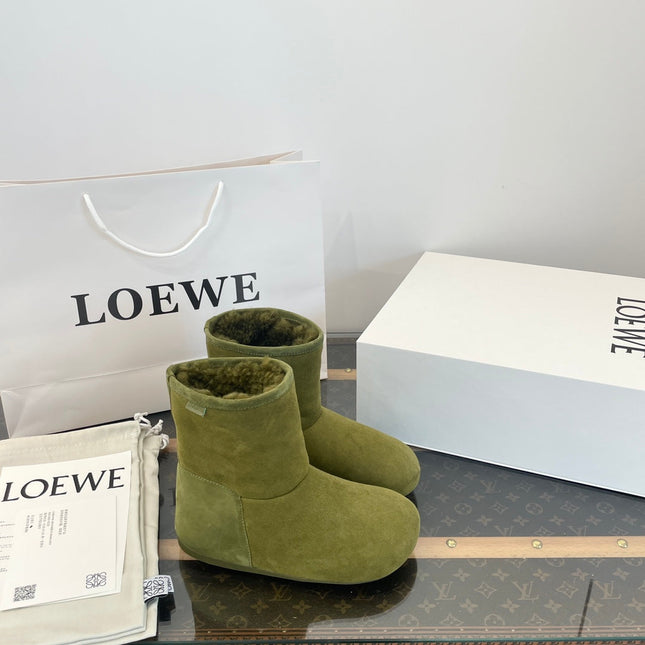 LOEWE 26S LAGO ANKLE BOOTS IN OLIVE GREEN SUEDE-SHEARLING