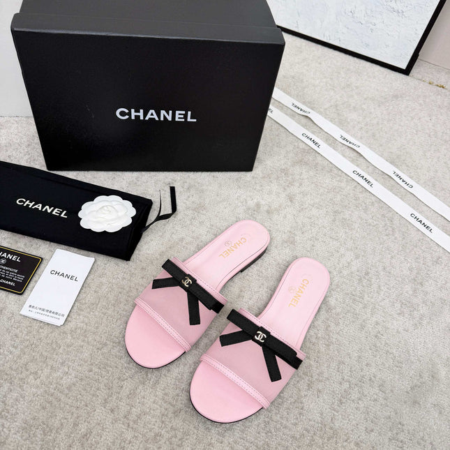 CHANEL 26S SLIDE SANDALS IN PINK MESH AND CALFSKIN WITH BLACK RIBBON