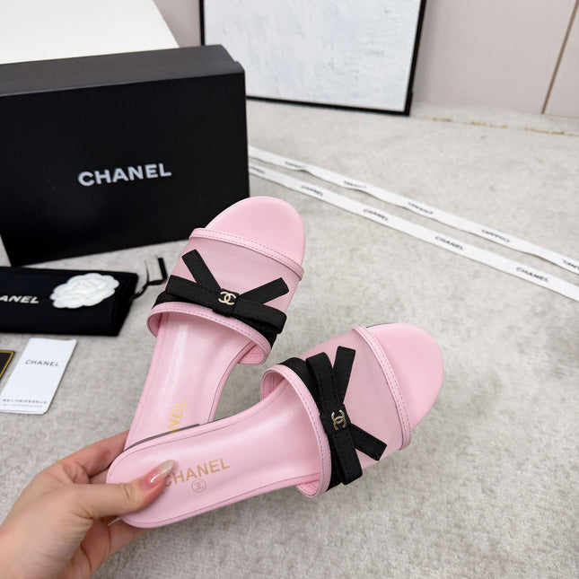 CHANEL 26S SLIDE SANDALS IN PINK MESH AND CALFSKIN WITH BLACK RIBBON
