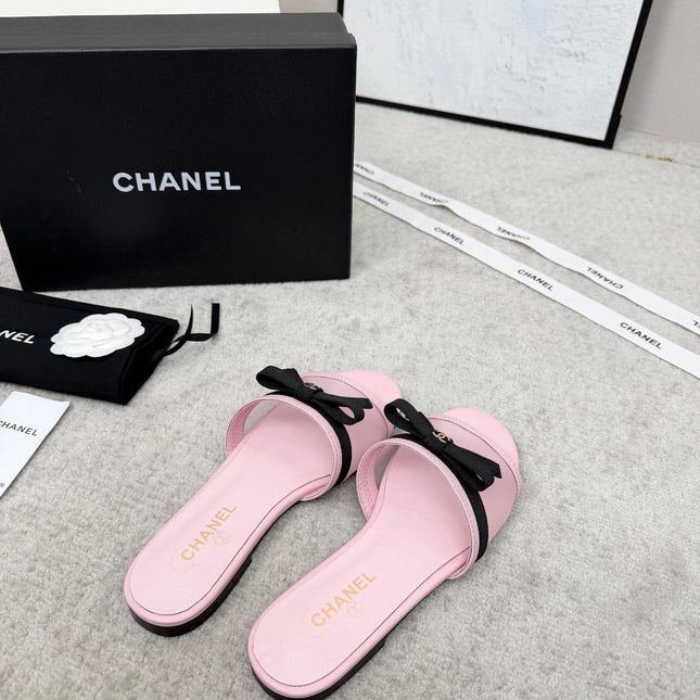 CHANEL 26S SLIDE SANDALS IN PINK MESH AND CALFSKIN WITH BLACK RIBBON