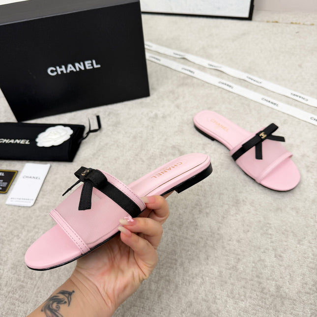 CHANEL 26S SLIDE SANDALS IN PINK MESH AND CALFSKIN WITH BLACK RIBBON