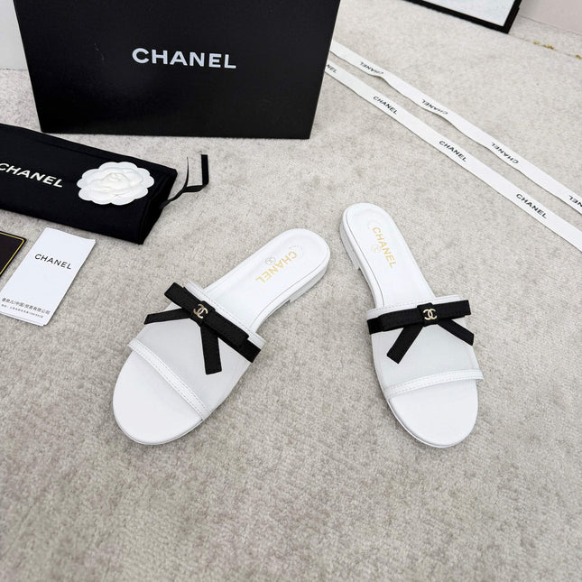 CHANEL 26S SLIDE SANDALS IN WHITE MESH AND CALFSKIN WITH BLACK RIBBON