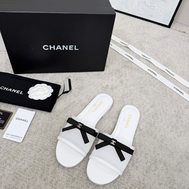 CHANEL 26S SLIDE SANDALS IN WHITE MESH AND CALFSKIN WITH BLACK RIBBON
