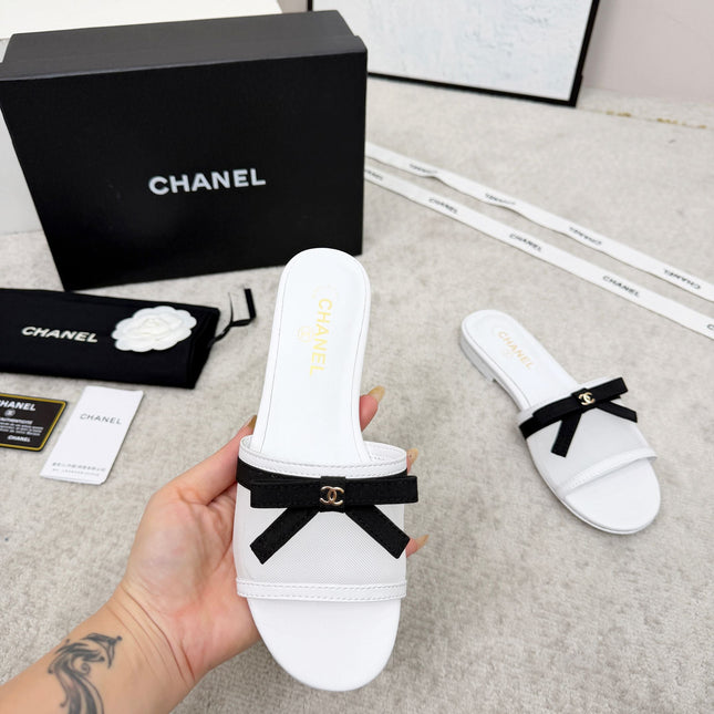 CHANEL 26S SLIDE SANDALS IN WHITE MESH AND CALFSKIN WITH BLACK RIBBON