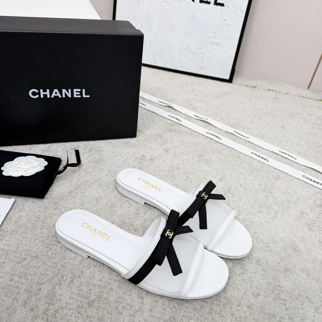 CHANEL 26S SLIDE SANDALS IN WHITE MESH AND CALFSKIN WITH BLACK RIBBON