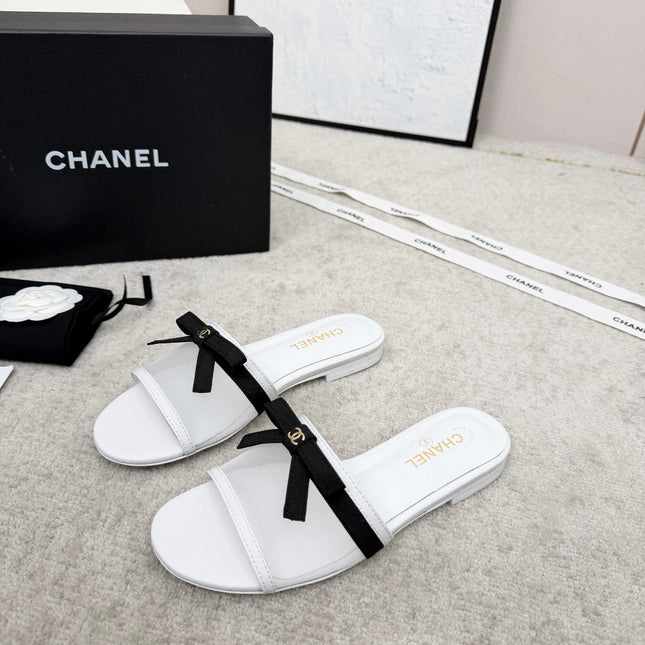 CHANEL 26S SLIDE SANDALS IN WHITE MESH AND CALFSKIN WITH BLACK RIBBON
