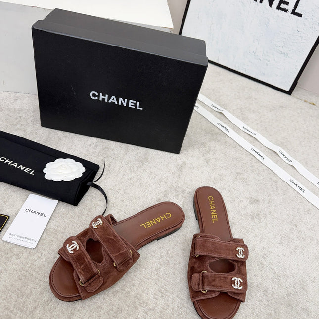 CHANEL 26S DOUBLE STRAP SLIDE SANDALS IN BROWN SUEDE AND CALFSKIN