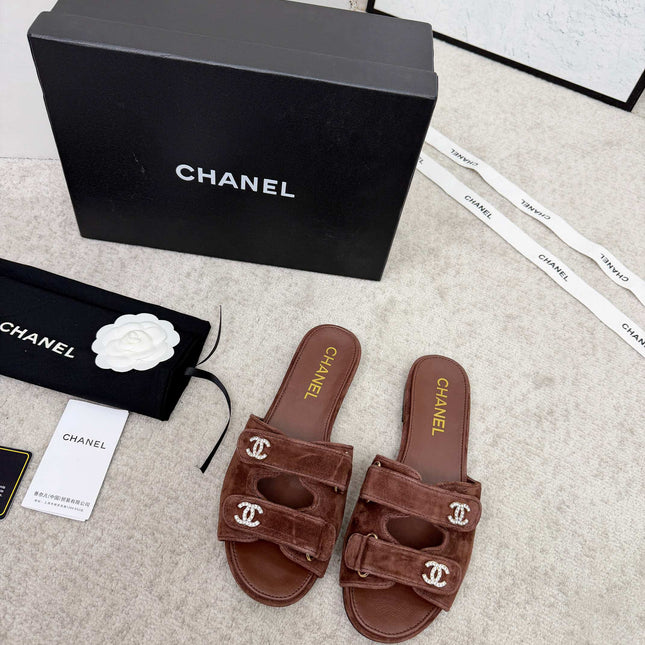 CHANEL 26S DOUBLE STRAP SLIDE SANDALS IN BROWN SUEDE AND CALFSKIN