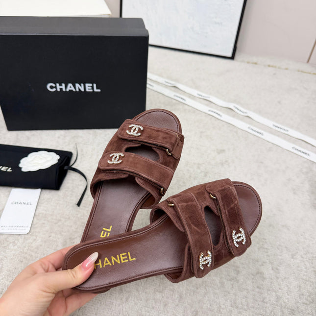 CHANEL 26S DOUBLE STRAP SLIDE SANDALS IN BROWN SUEDE AND CALFSKIN