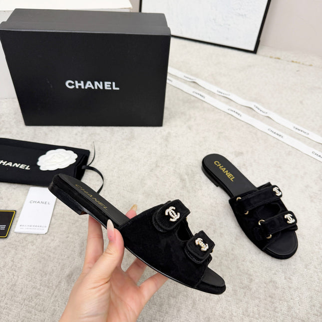 CHANEL 26S DOUBLE STRAP SLIDE SANDALS IN BLACK SUEDE AND CALFSKIN