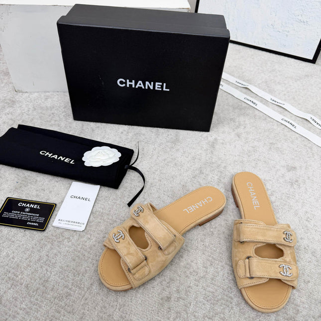 CHANEL 26S DOUBLE STRAP SLIDE SANDALS IN BEIGE SUEDE AND CALFSKIN