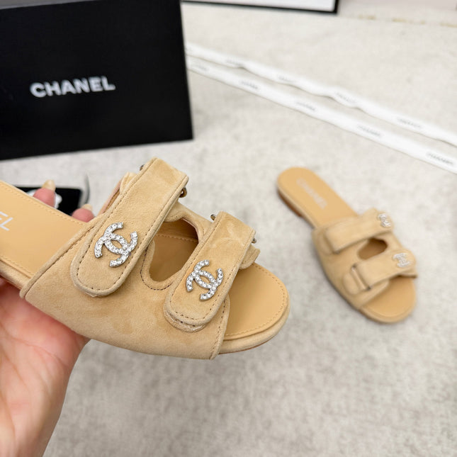 CHANEL 26S DOUBLE STRAP SLIDE SANDALS IN BEIGE SUEDE AND CALFSKIN