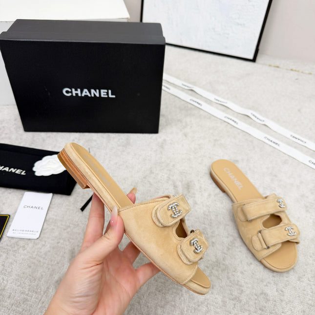 CHANEL 26S DOUBLE STRAP SLIDE SANDALS IN BEIGE SUEDE AND CALFSKIN