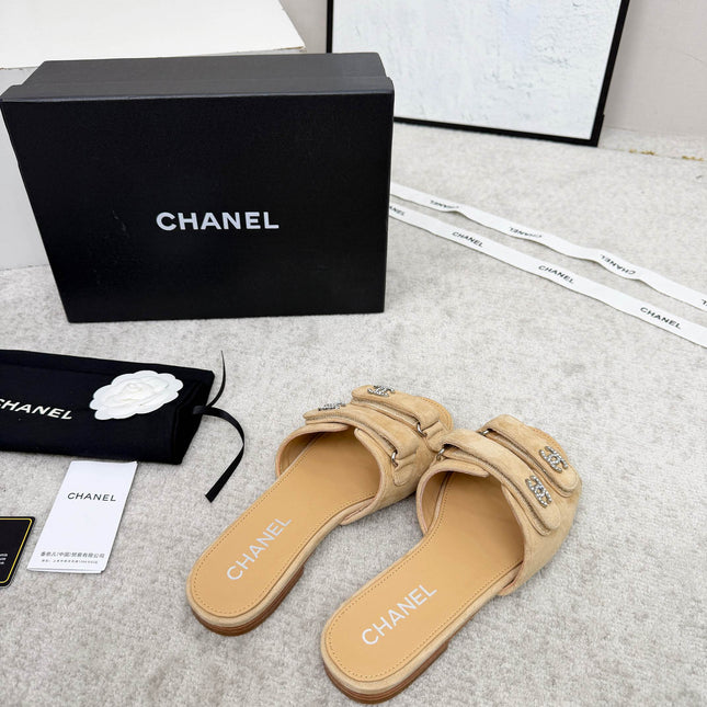 CHANEL 26S DOUBLE STRAP SLIDE SANDALS IN BEIGE SUEDE AND CALFSKIN