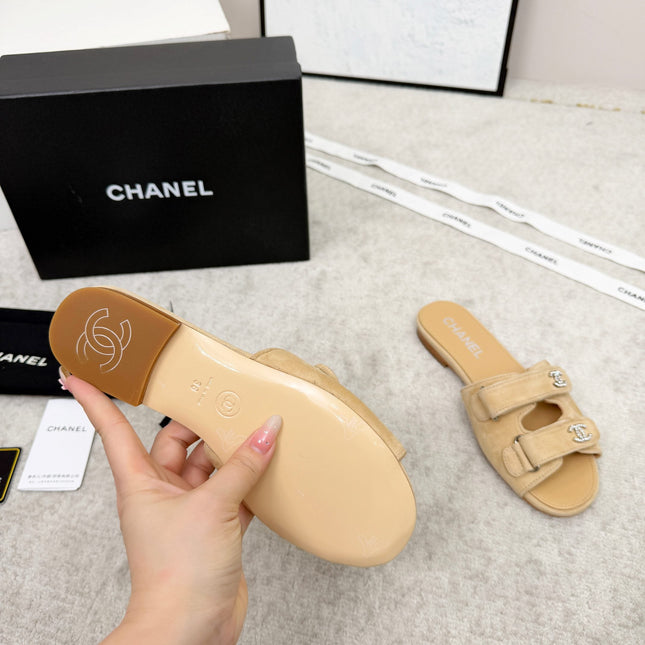 CHANEL 26S DOUBLE STRAP SLIDE SANDALS IN BEIGE SUEDE AND CALFSKIN