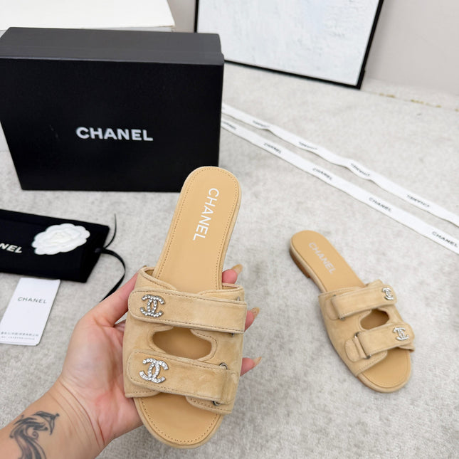 CHANEL 26S DOUBLE STRAP SLIDE SANDALS IN BEIGE SUEDE AND CALFSKIN