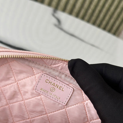 CHANEL 26S CLASSIC QUILTED COSMETIC POUCH 18 IN LIGHT PINK GRAINED CALFSKIN GOLD HARDWARE