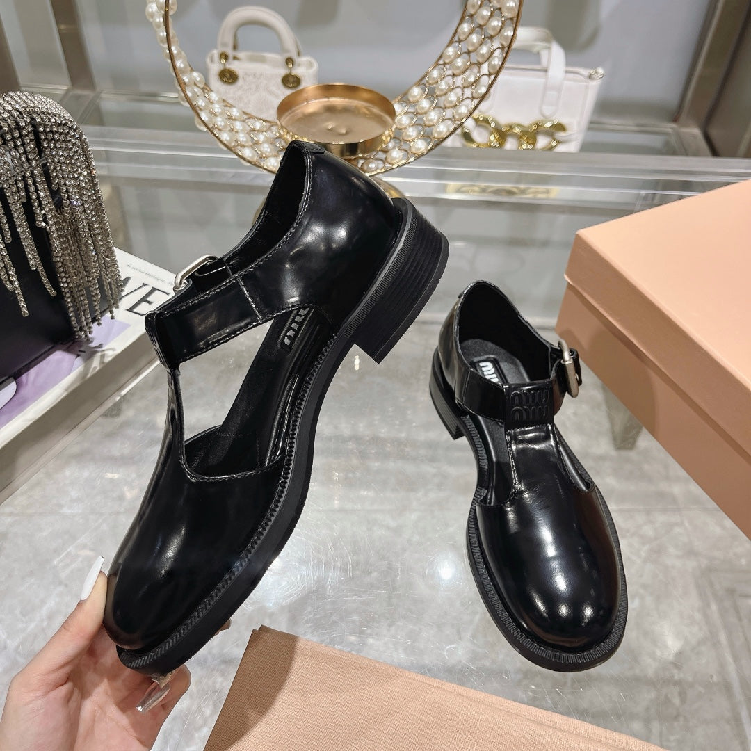 Sandal Black Cowhide With T-string