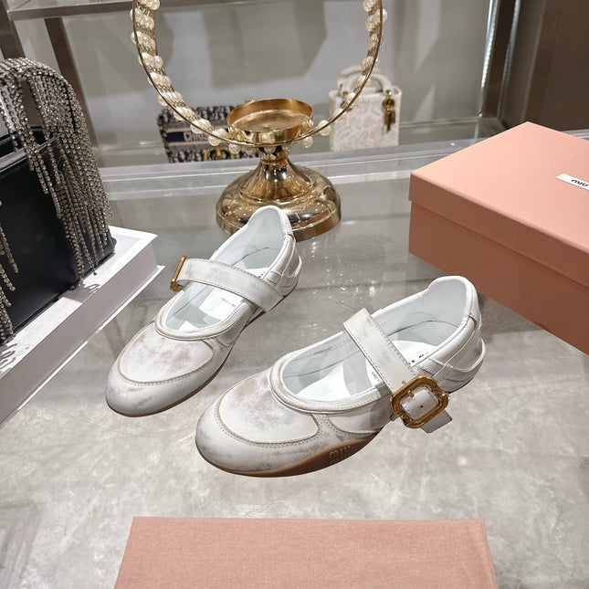 MIUMIU 26S MARY JANE FLATS IN WHITE CALFSKIN GOLD BUCKLE