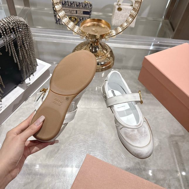 MIUMIU 26S MARY JANE FLATS IN WHITE CALFSKIN GOLD BUCKLE