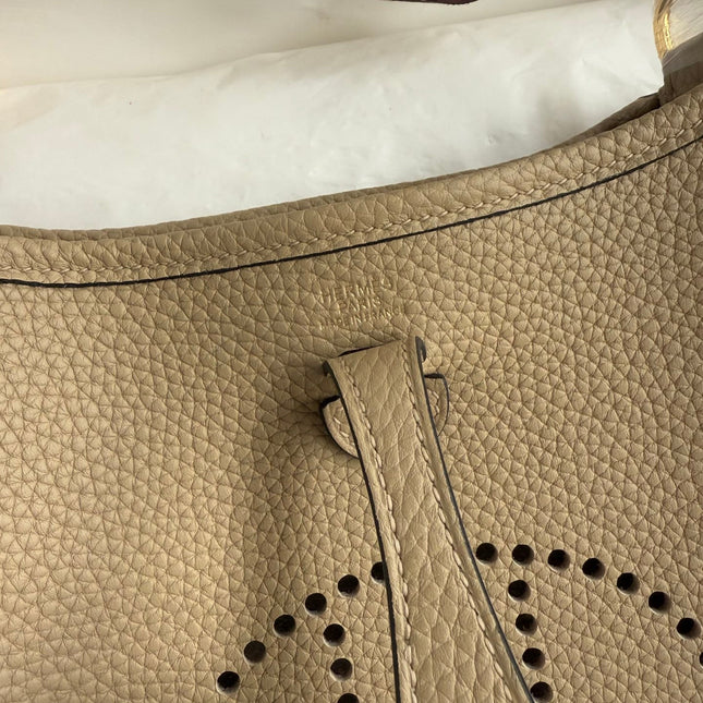 HM 25S EVELYNE 17 CM IN BEIGE COWHIDE WITH GOLD HARDWARE