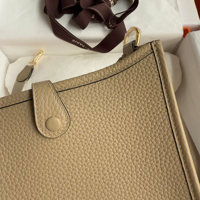 HM 25S EVELYNE 17 CM IN BEIGE COWHIDE WITH GOLD HARDWARE