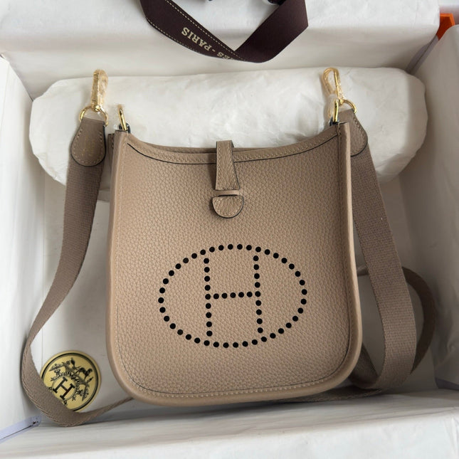 HM 25S EVELYNE 17 CM IN DARK BEIGE COWHIDE WITH GOLD HARDWARE