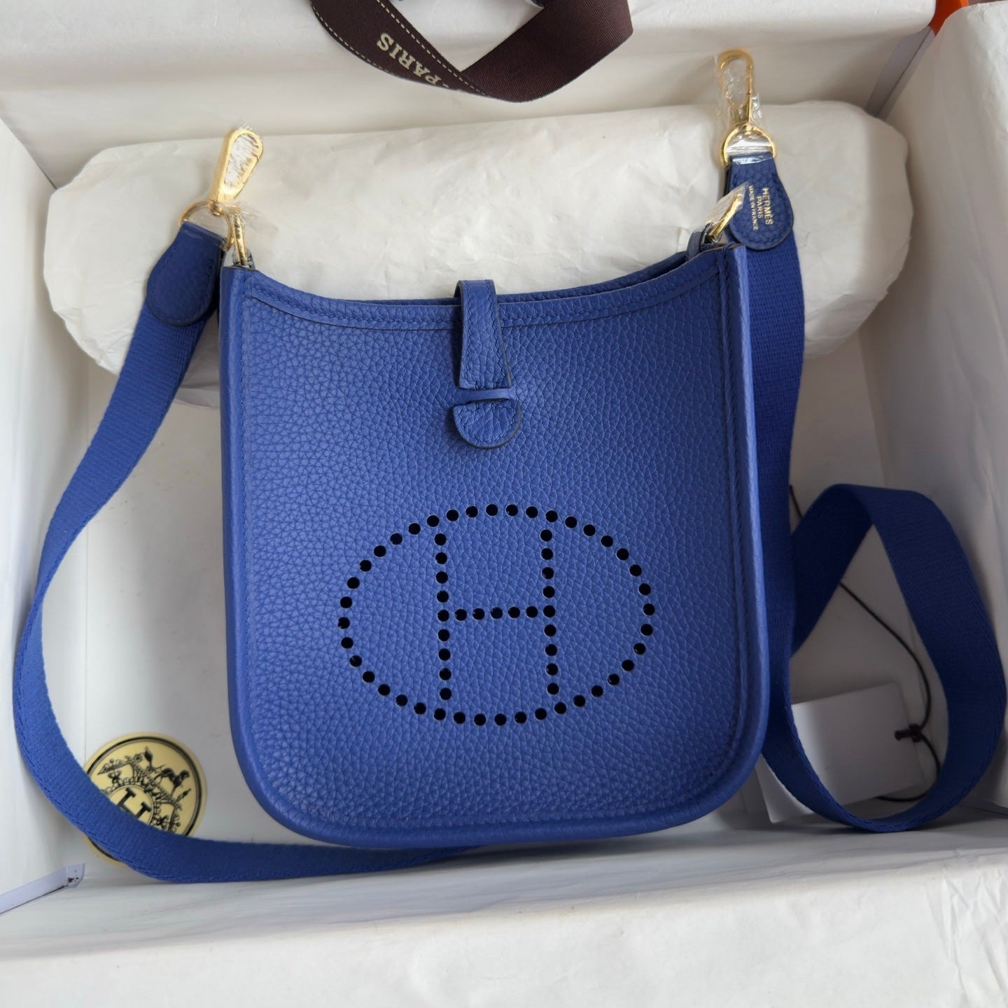 HM 25S EVELYNE 17 CM IN NAVY BLUE COWHIDE WITH GOLD HARDWARE