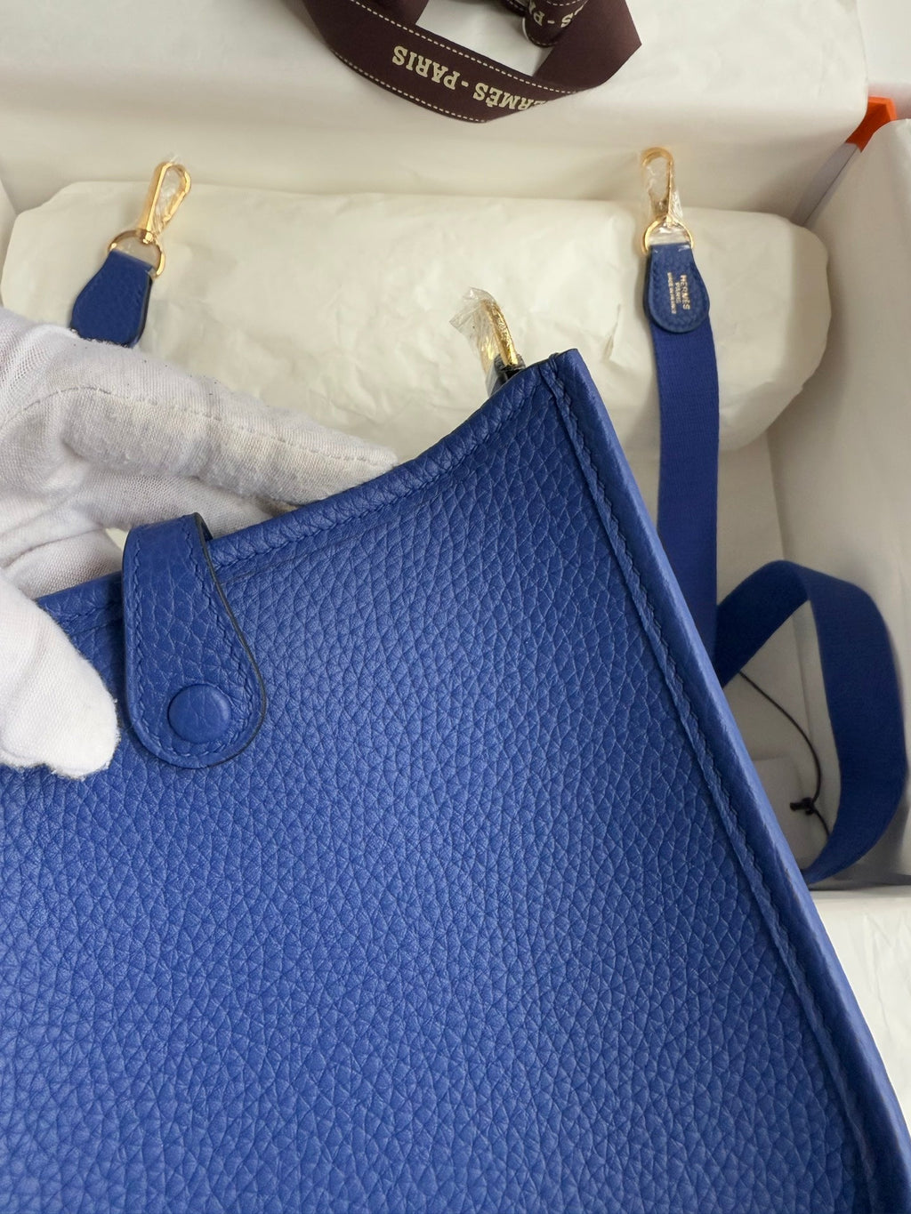 HM 25S EVELYNE 17 CM IN NAVY BLUE COWHIDE WITH GOLD HARDWARE
