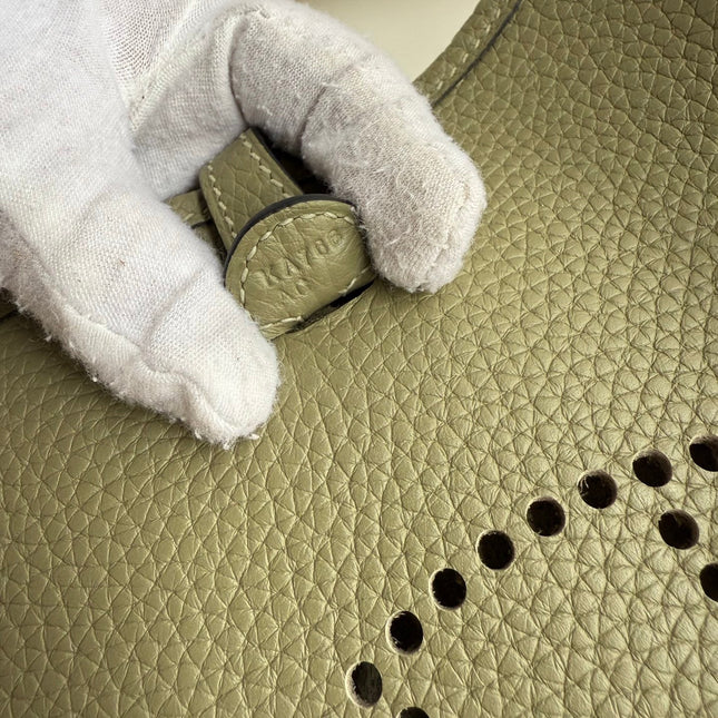 HM 25S EVELYNE 17 CM IN OLIVE GRAY COWHIDE WITH GOLD HARDWARE
