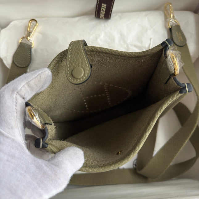 HM 25S EVELYNE 17 CM IN OLIVE GRAY COWHIDE WITH GOLD HARDWARE