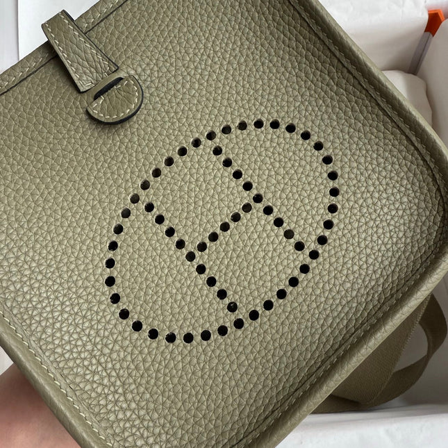 HM 25S EVELYNE 17 CM IN OLIVE GRAY COWHIDE WITH GOLD HARDWARE