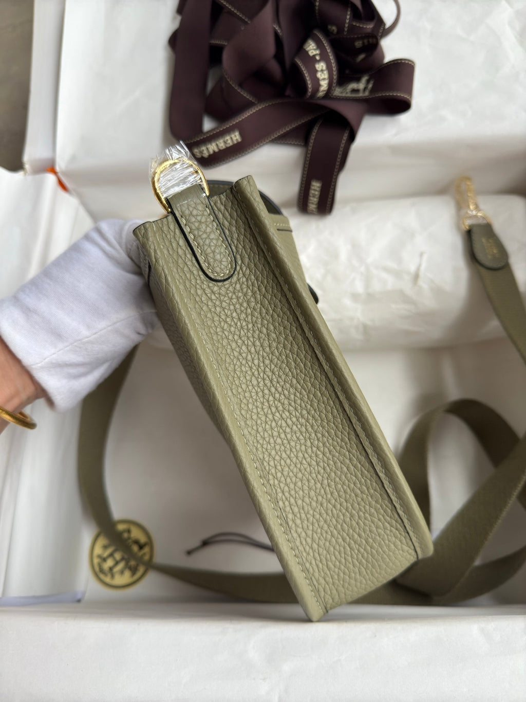 HM 25S EVELYNE 17 CM IN OLIVE GRAY COWHIDE WITH GOLD HARDWARE