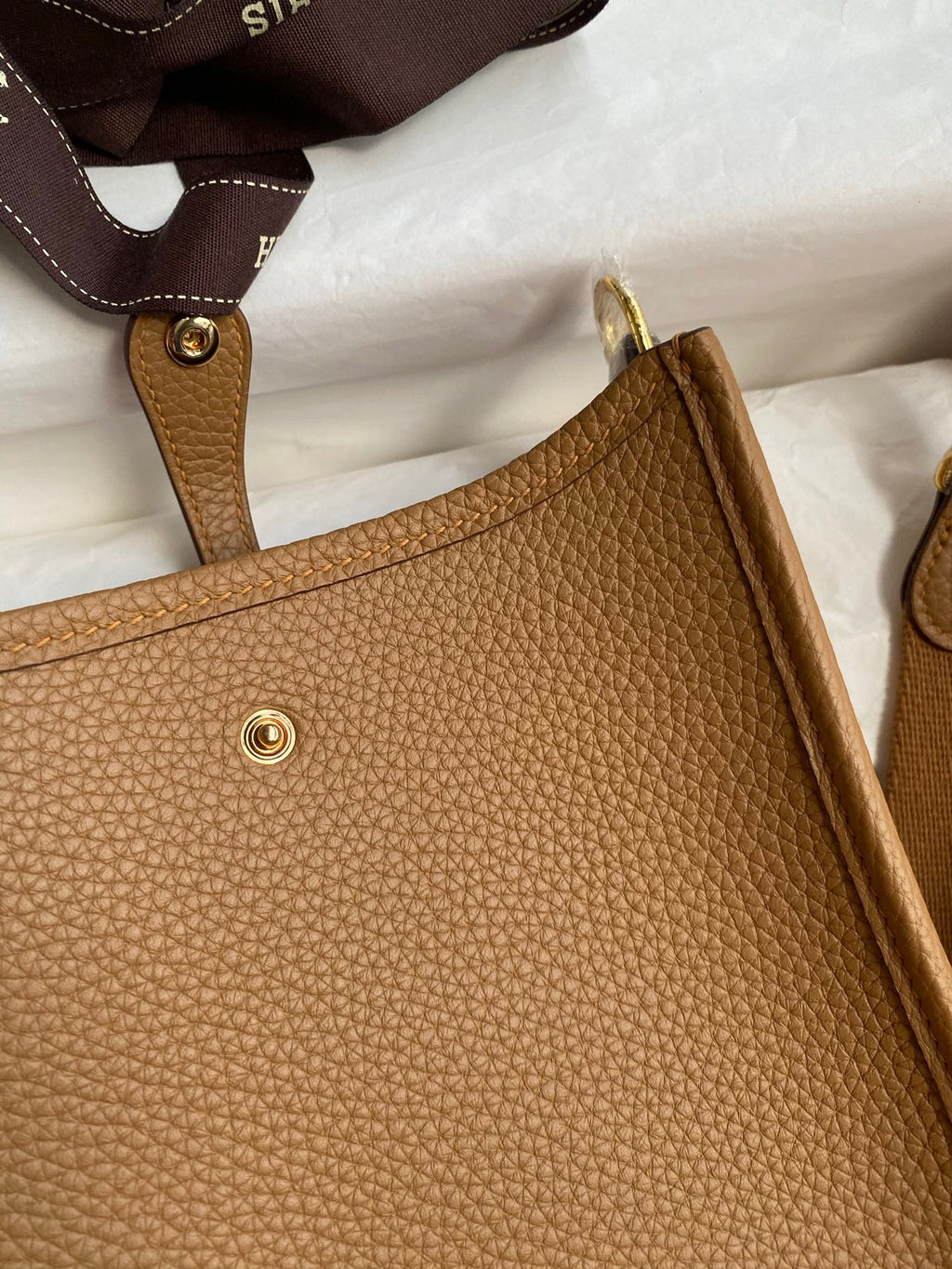 HM 25S EVELYNE 17 CM IN BROWN COWHIDE WITH GOLD HARDWARE