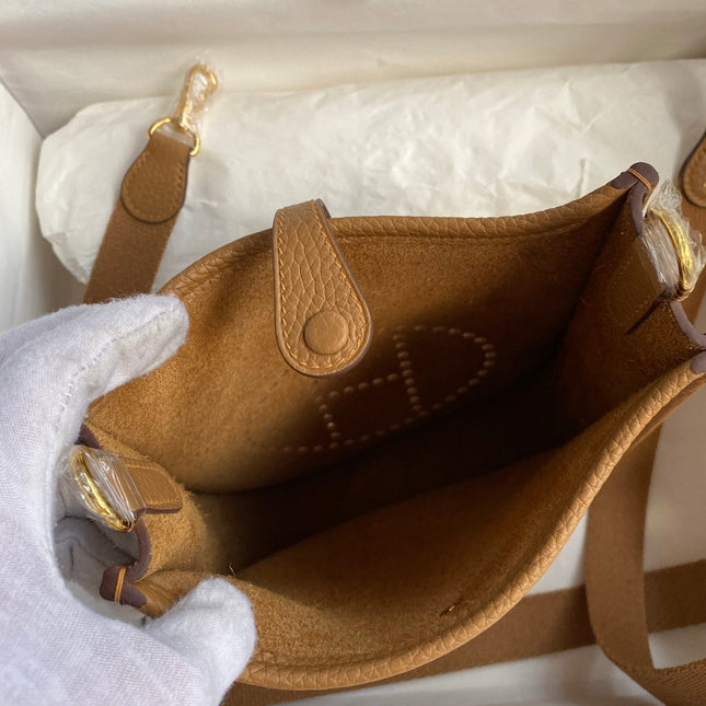 HM 25S EVELYNE 17 CM IN BROWN COWHIDE WITH GOLD HARDWARE