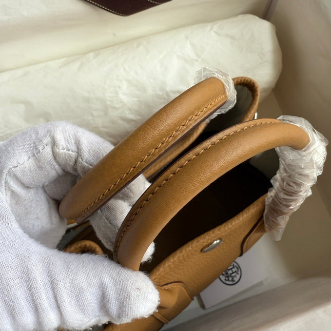 HM 25S GARDEN PARTY 23 CM IN CARAMEL BROWN TOGO