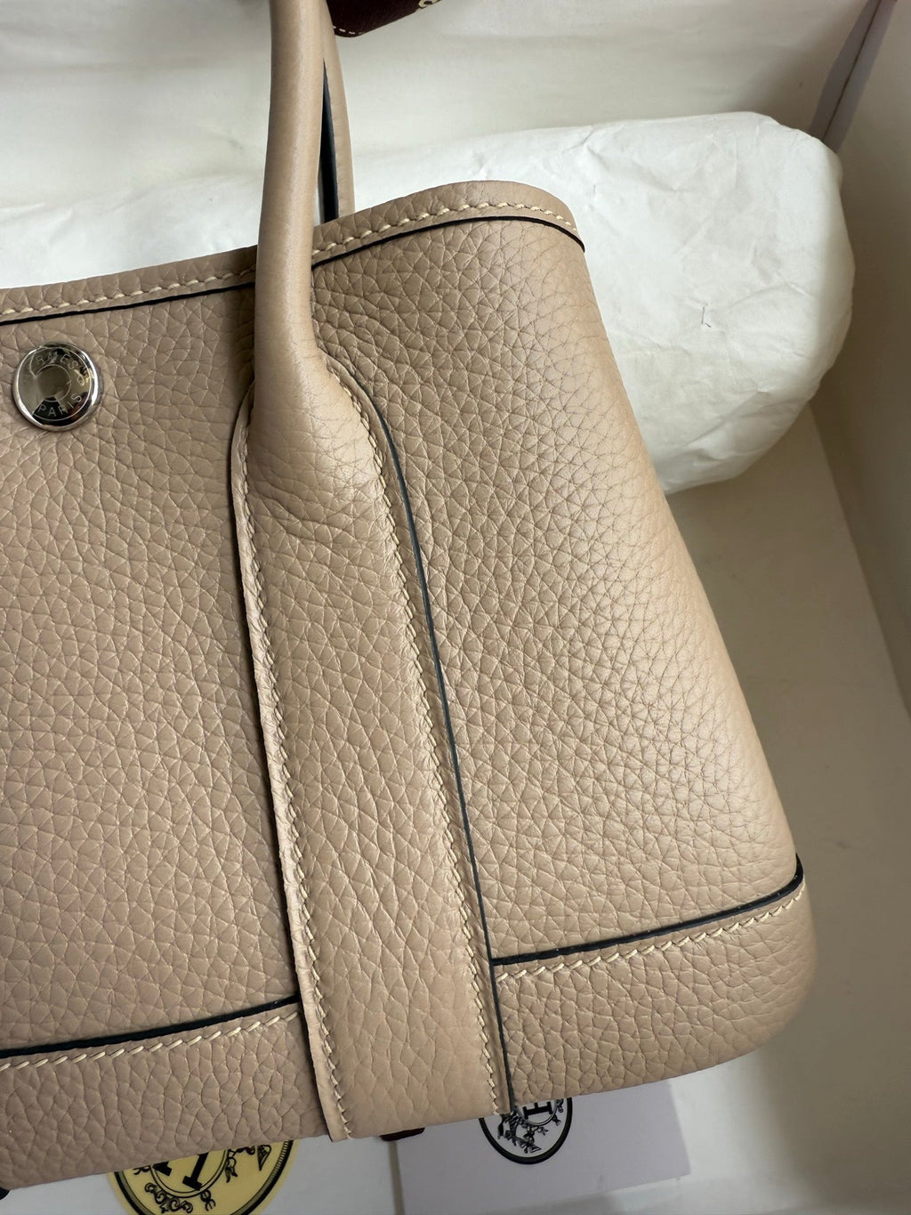 HM 25S GARDEN PARTY 23 CM IN WARM BEIGE TOGO