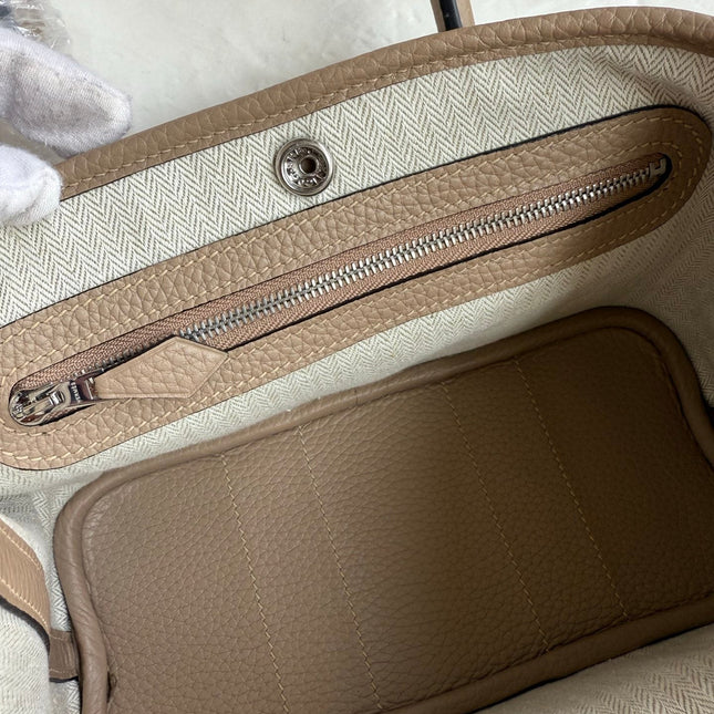 HM 25S GARDEN PARTY 23 CM IN WARM BEIGE TOGO