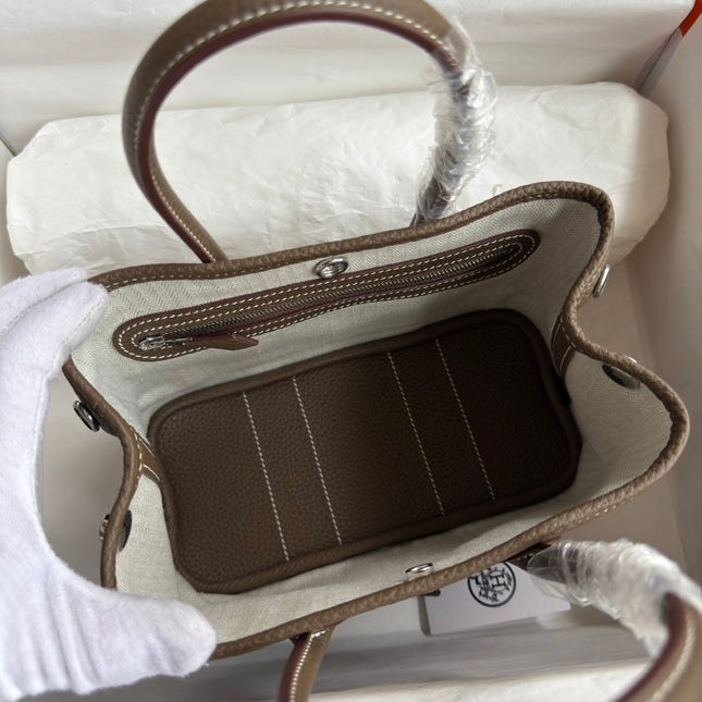 HM 25S GARDEN PARTY 23 CM IN TAUPE BROWN TOGO