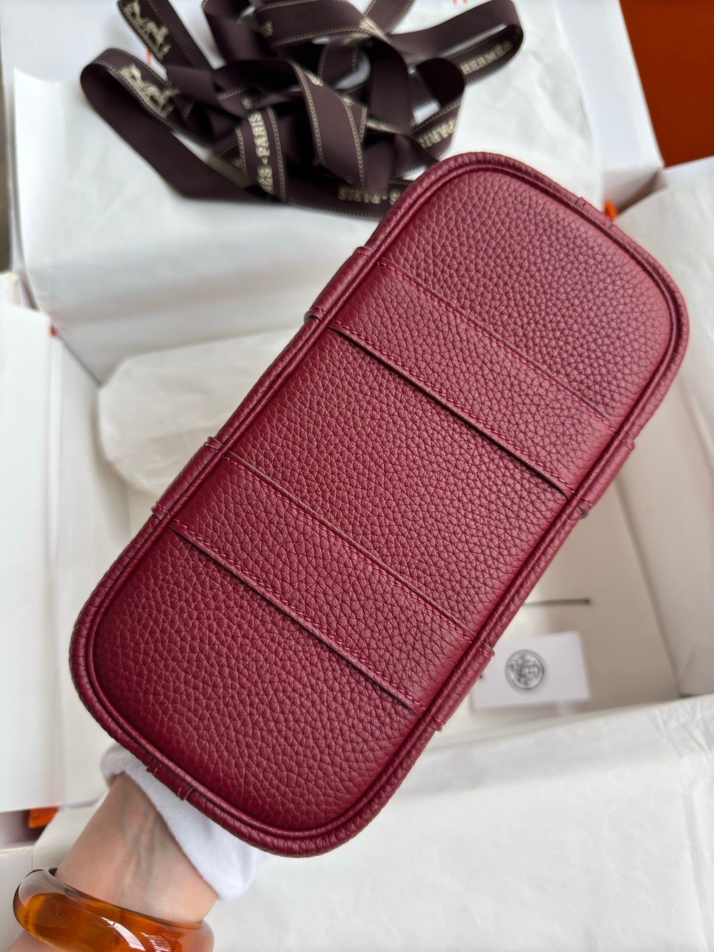HM 25S GARDEN PARTY 23 CM IN DARK RED TOGO