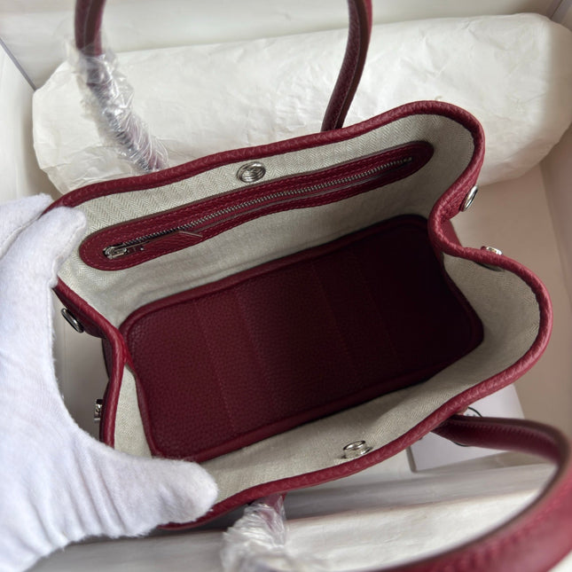 HM 25S GARDEN PARTY 23 CM IN DARK RED TOGO