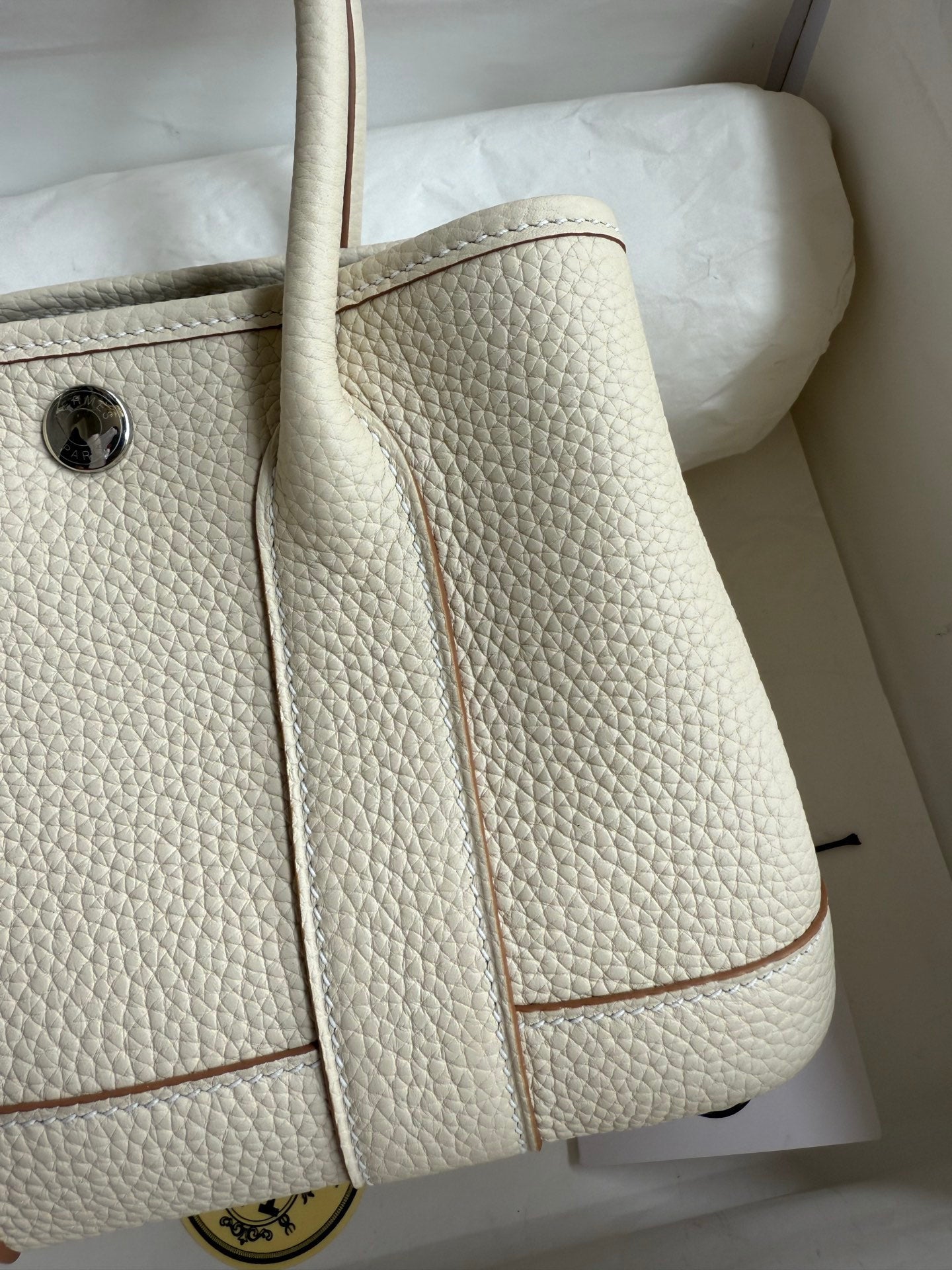 HM 25S GARDEN PARTY 23 CM IN CREAM WHITE TOGO